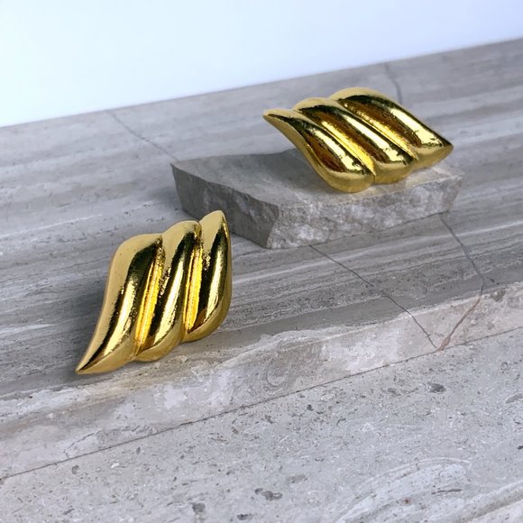 NEW~ Anthropologie Adina Eden Solid Triple Wave On The Ear Stud Gold Earring - Picture 6 of 8